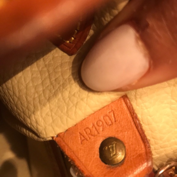 LV Bucket bag - Picture 8 of 12